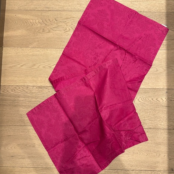 Zara Table runner - Picture 2 of 5